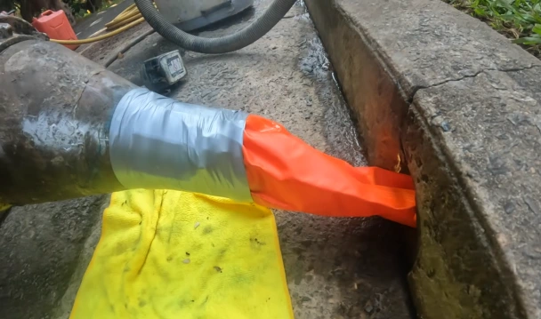 Trenchless pipe lining equipment